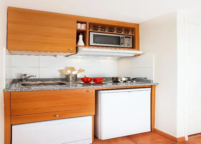 מלון דירות Citadines La Defense Paris 4*